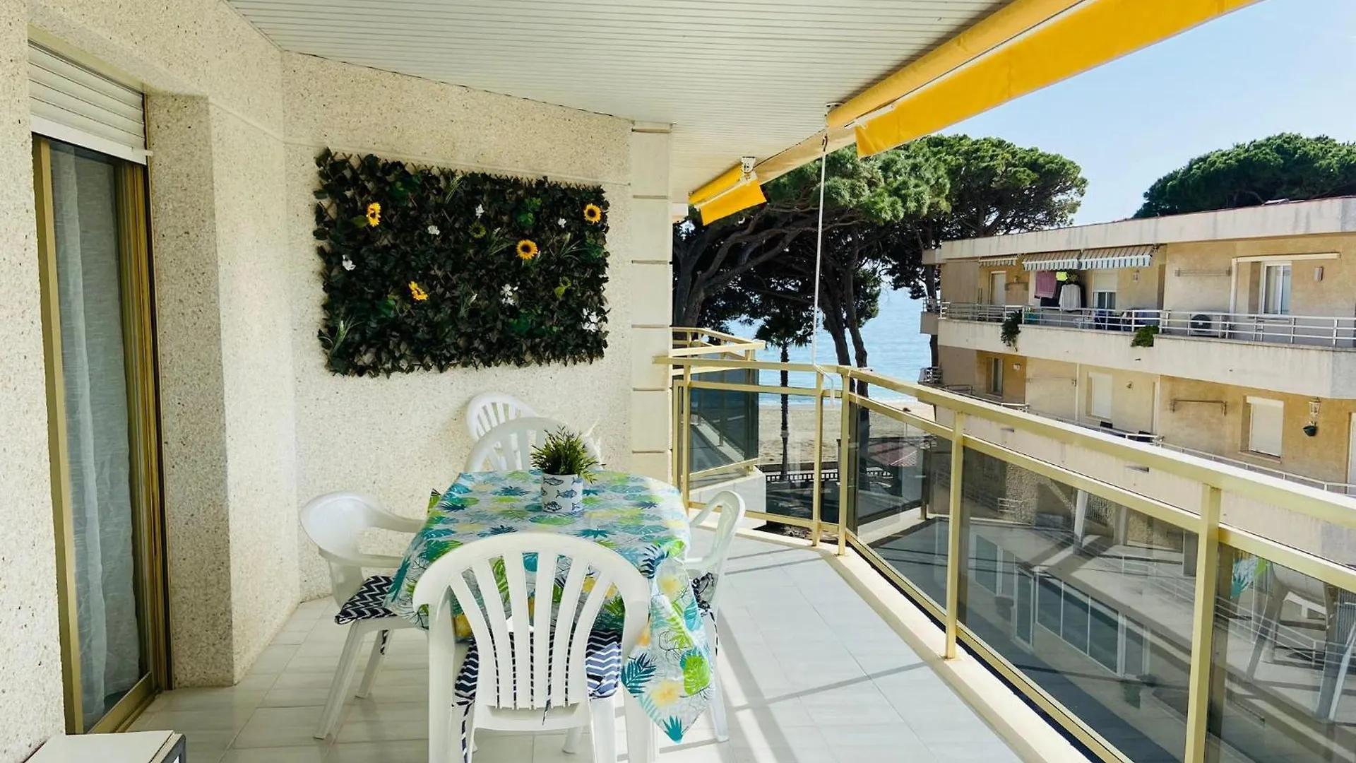Versailles-Mar Cambrils 0*,  Spagna